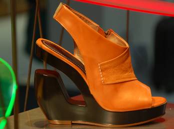 Markenschuhe, die einen Blick wert sind. Modell Fifth-Dimension Frühjahr-Sommer 2012